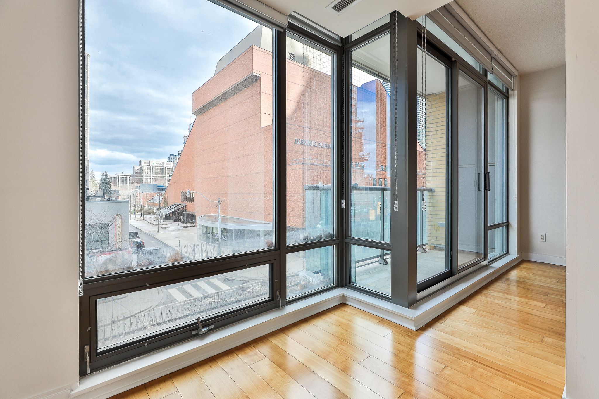 18 Yorkville Avenue 318