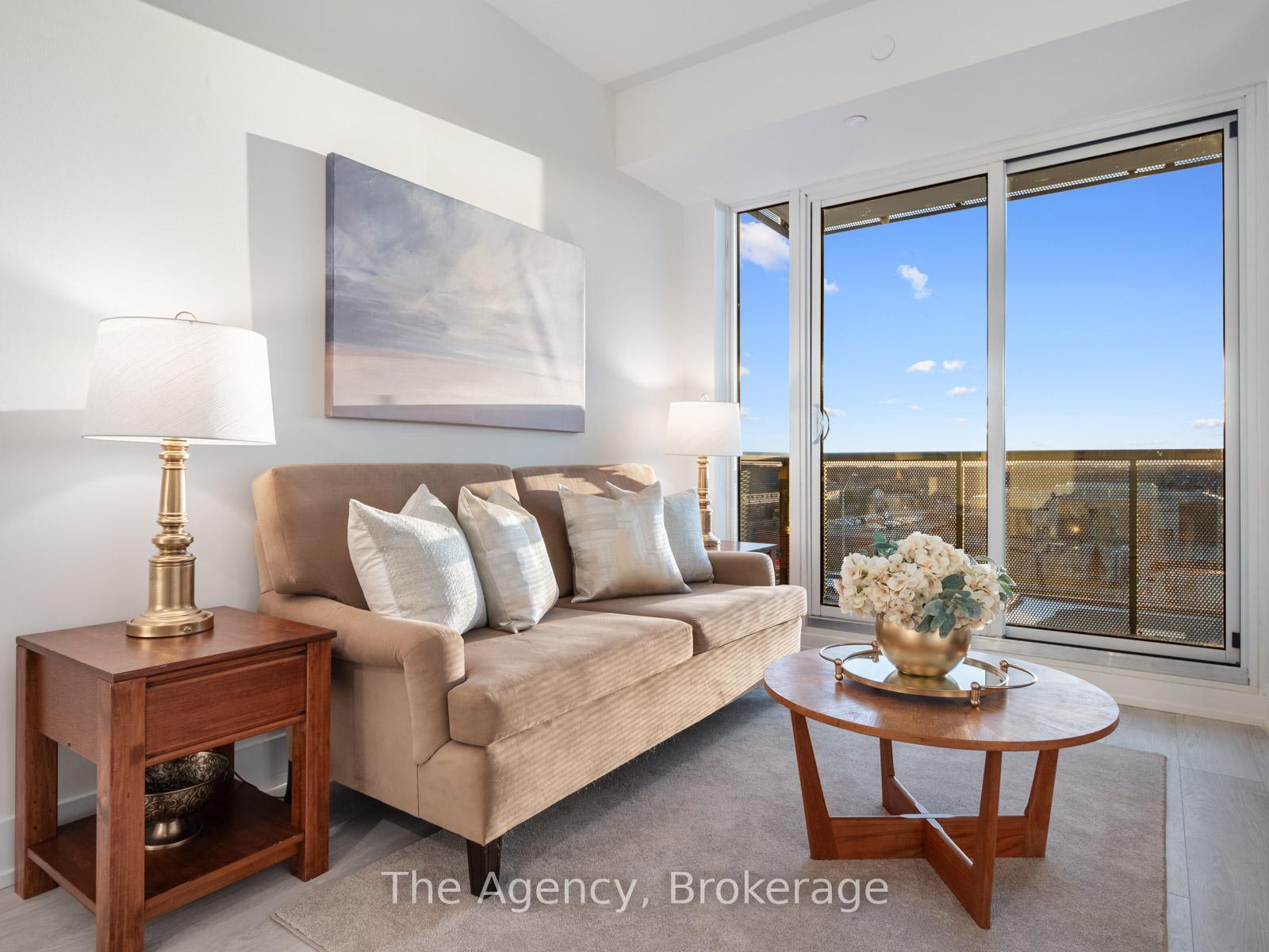 2 Bedrooms Condo at 2450 Old Bronte, Oakville For sale