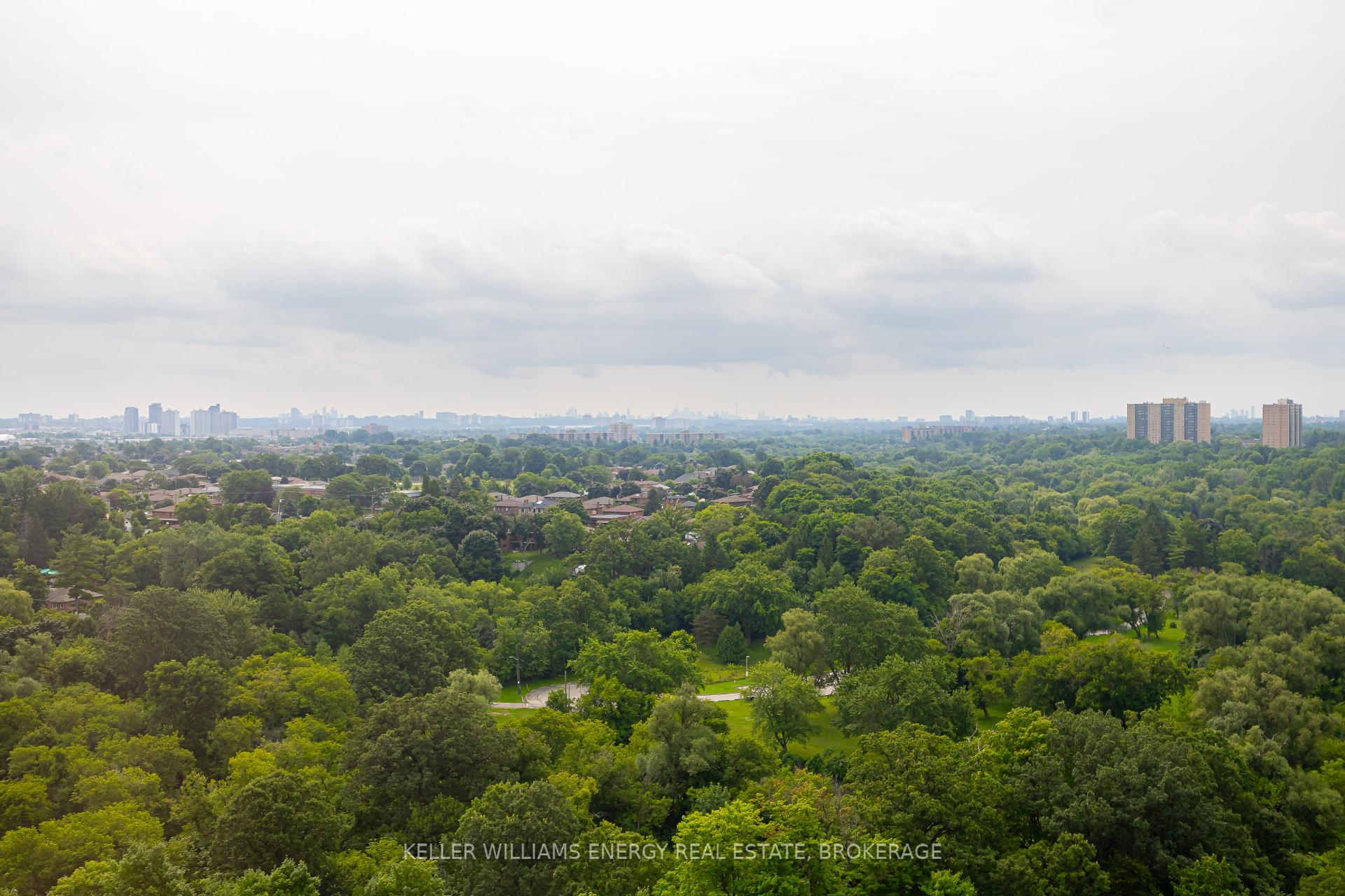 2 Bedrooms Condo at 41 Markbrook,  Toronto For sale