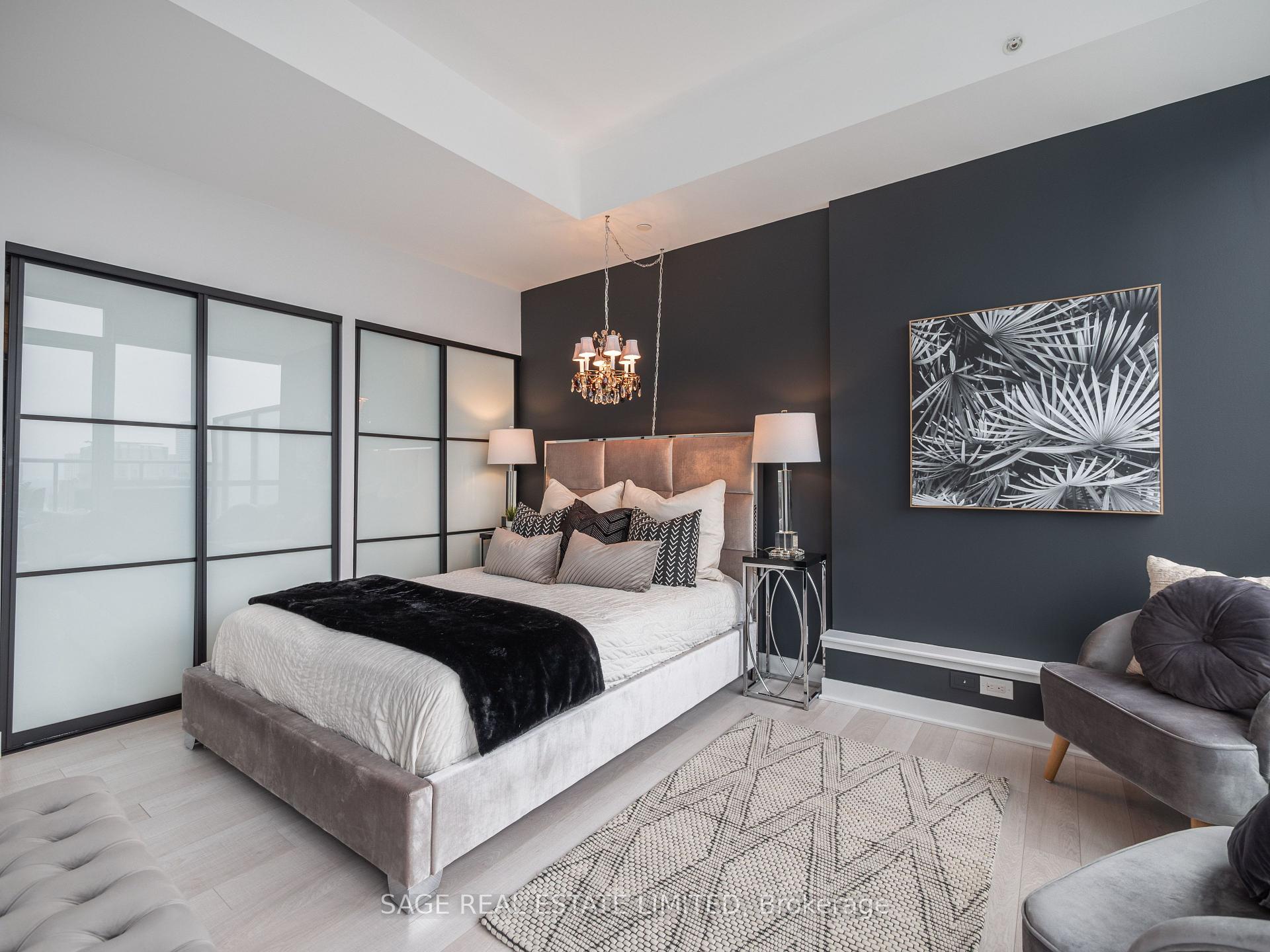 2 Bedrooms Condo at 290 Adelaide, Toronto For sale