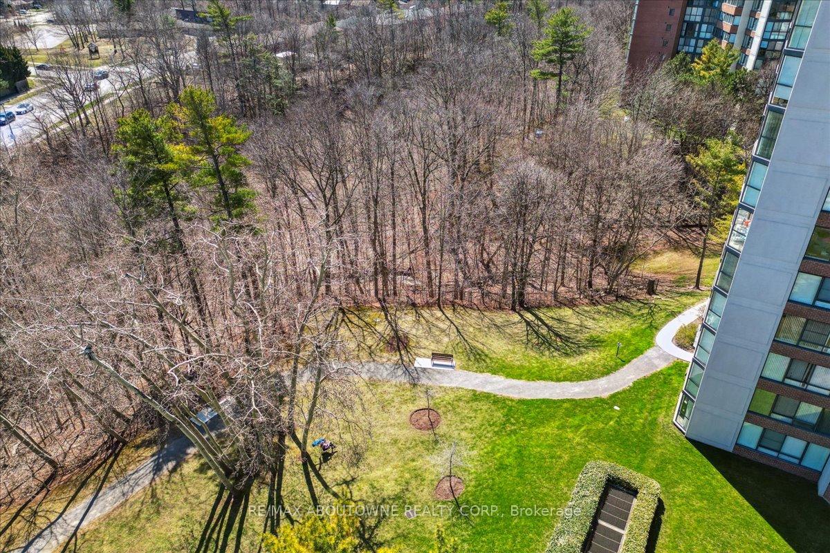 2 Bedrooms Condo at 1230 Marlborough,  Oakville For sale