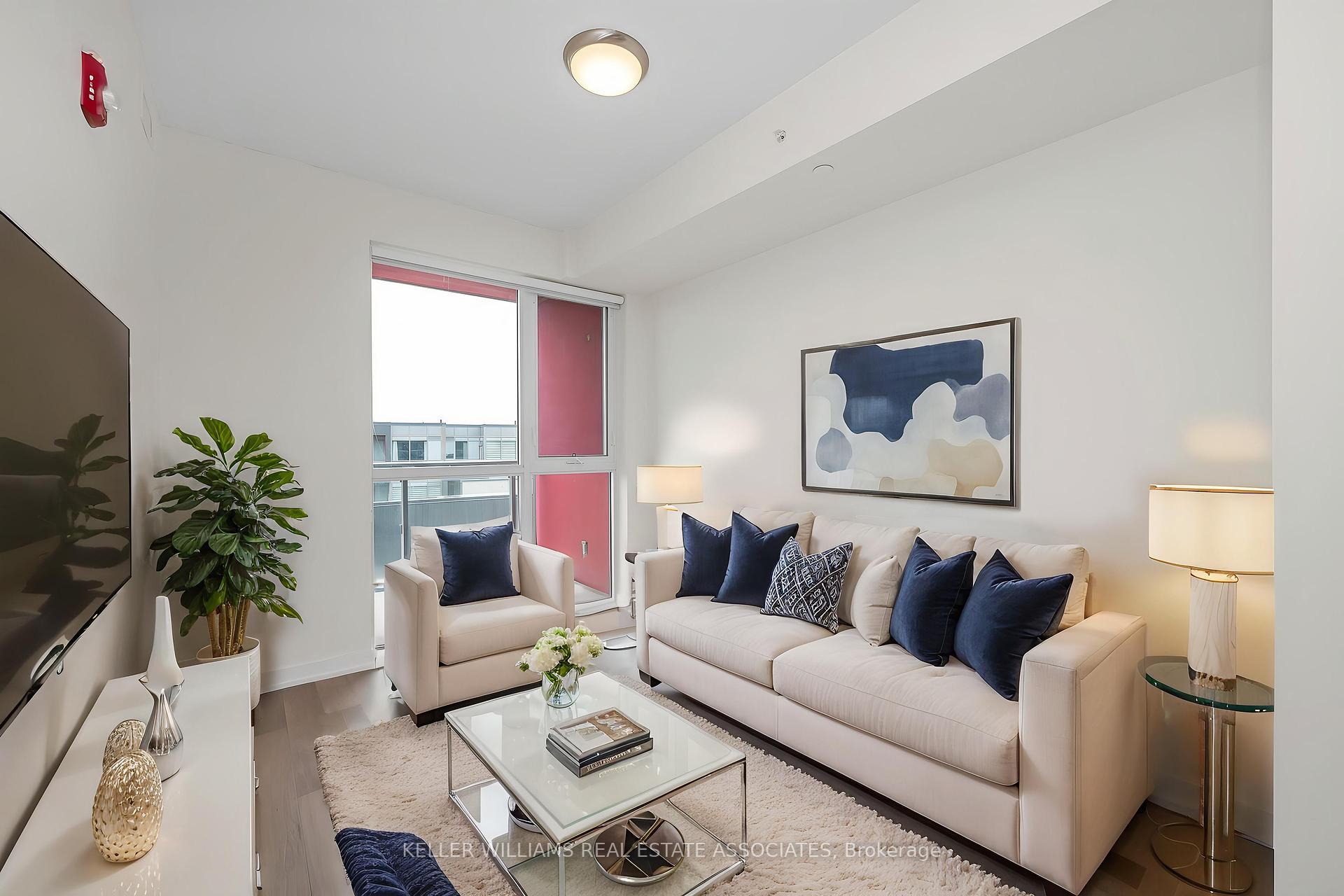 2 Bedrooms Condo at 5240 Dundas, Burlington For sale