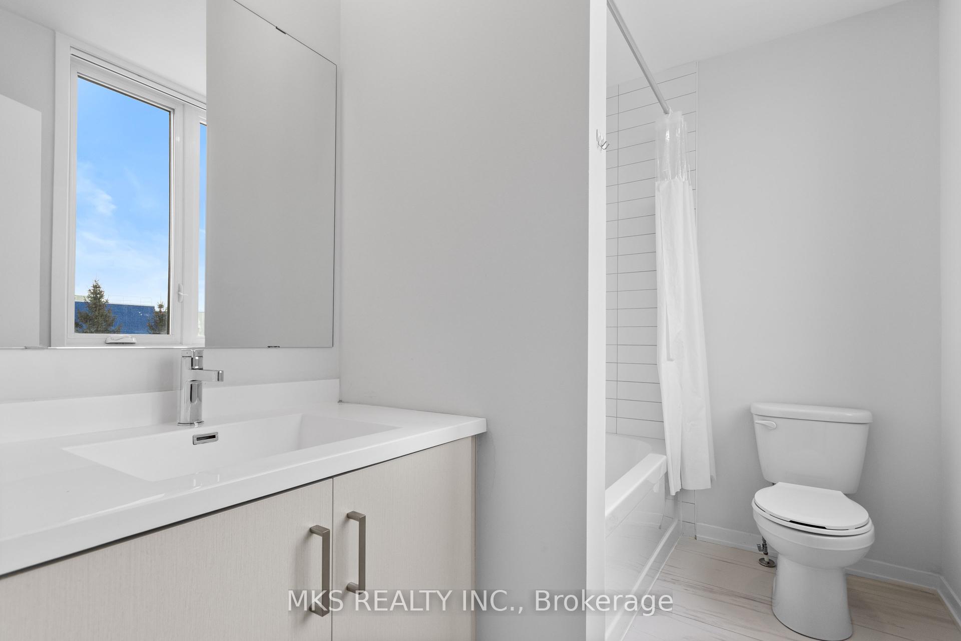 3 Bedrooms Condo at 23 Mable Smith,  Vaughan For sale