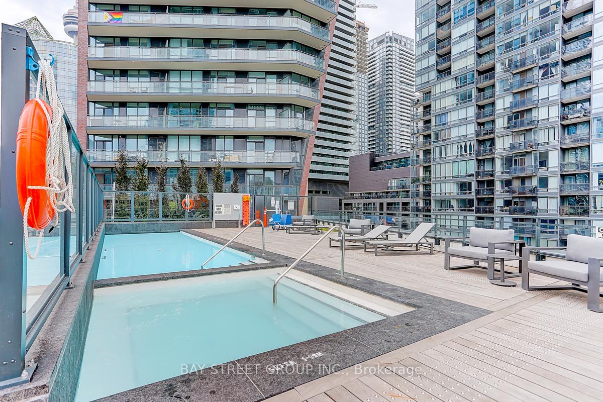 2 Bedrooms Condo at 99 John, Toronto For sale