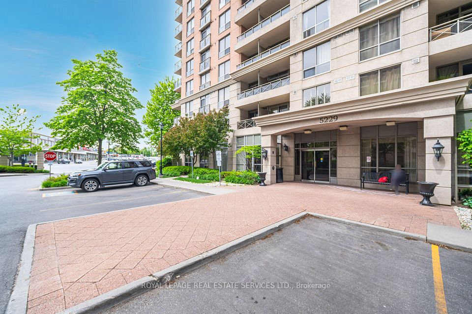 5229 Dundas