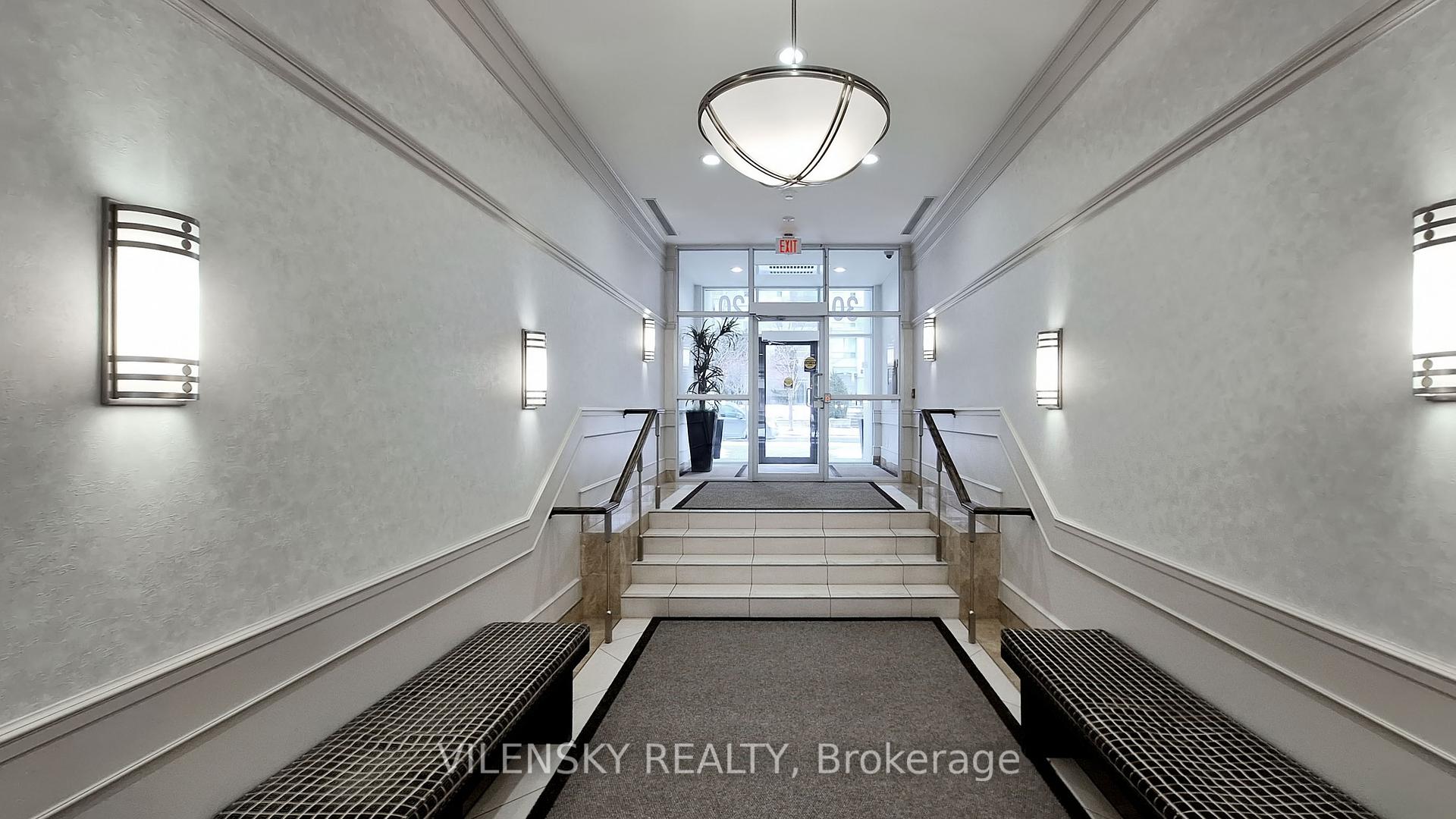 3 Bedrooms Condo at 20 North Park, Vaughan For sale