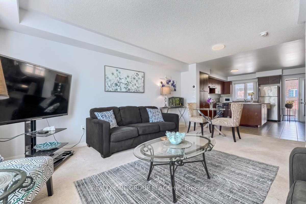 3 Bedrooms Condo at 3185 Boxford,  Mississauga For sale