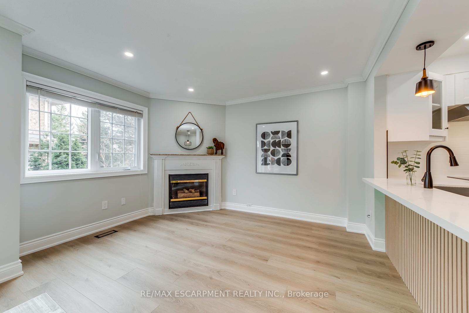 3 Bedrooms Condo at 2880 Headon Forest,  Burlington For sale