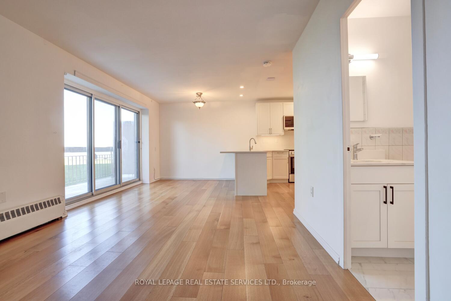 1 Bedroom Co-op at 41 Lake Shore, Toronto For sale