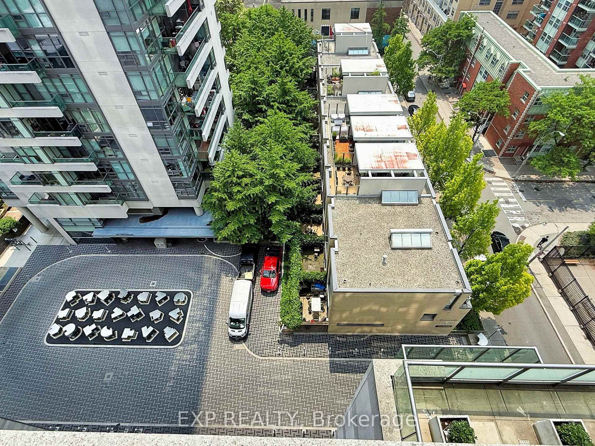 2 Bedrooms Condo at 285 Mutual, Toronto For sale