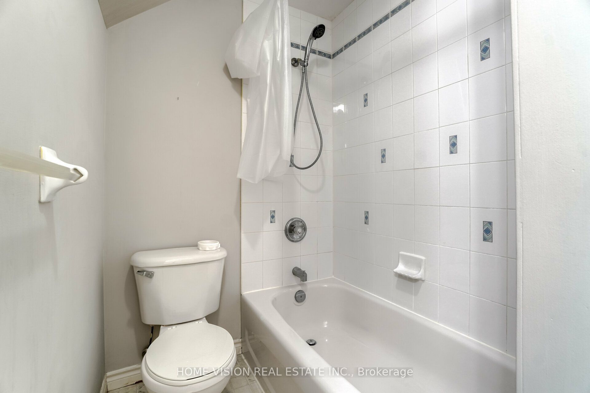 1433 Springwater Crescent E, #Lower Unit