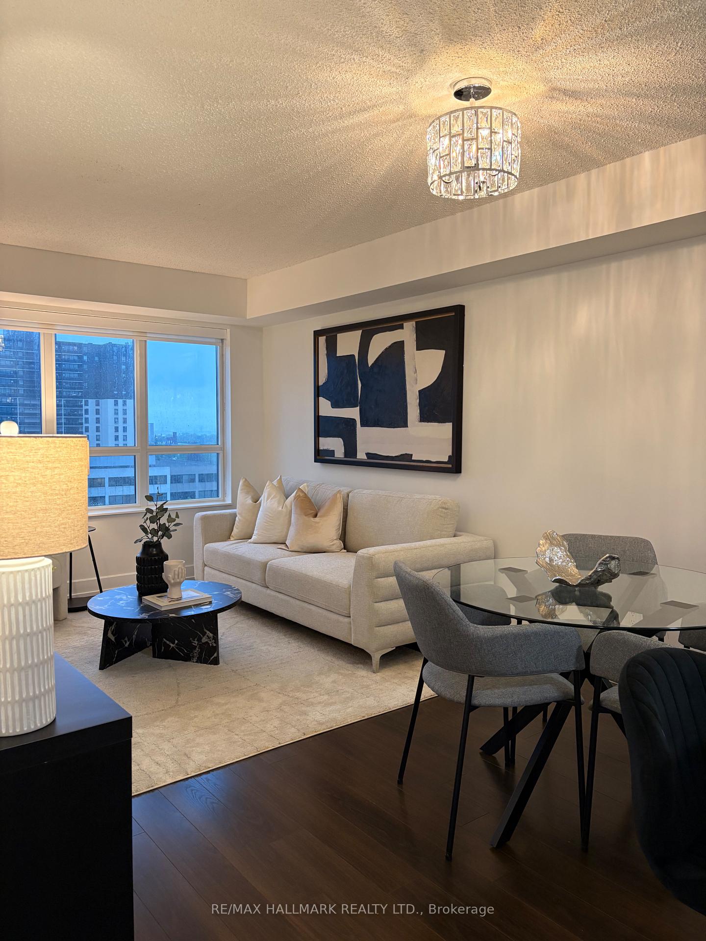 2 Bedrooms Condo at 2 EVA, Toronto For sale