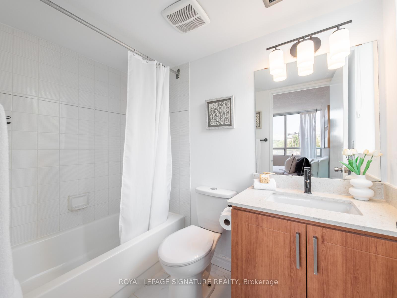 3 Bedrooms Condo at 3050 Ellesmere, Toronto For sale