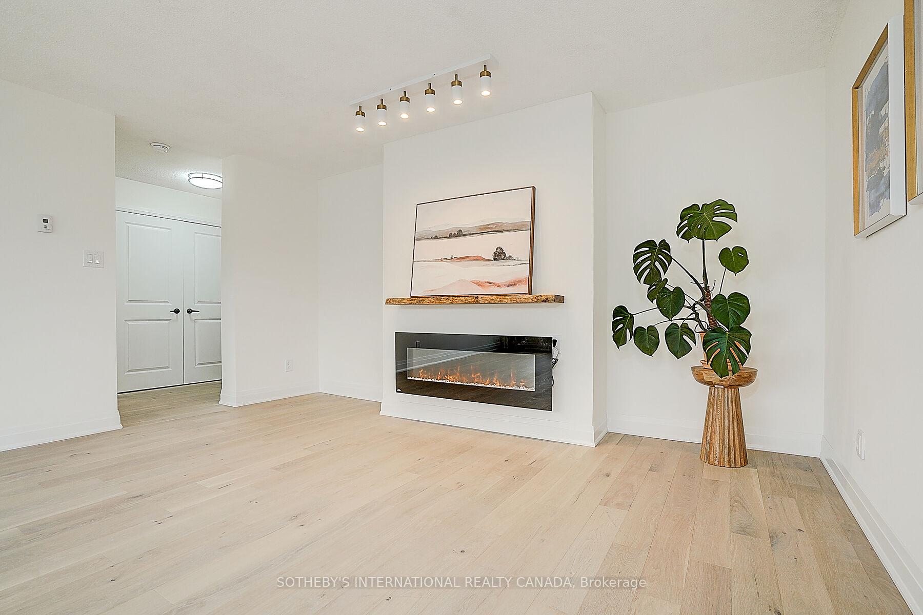 2 Bedrooms Condo at 1240 Marlborough, Oakville For sale