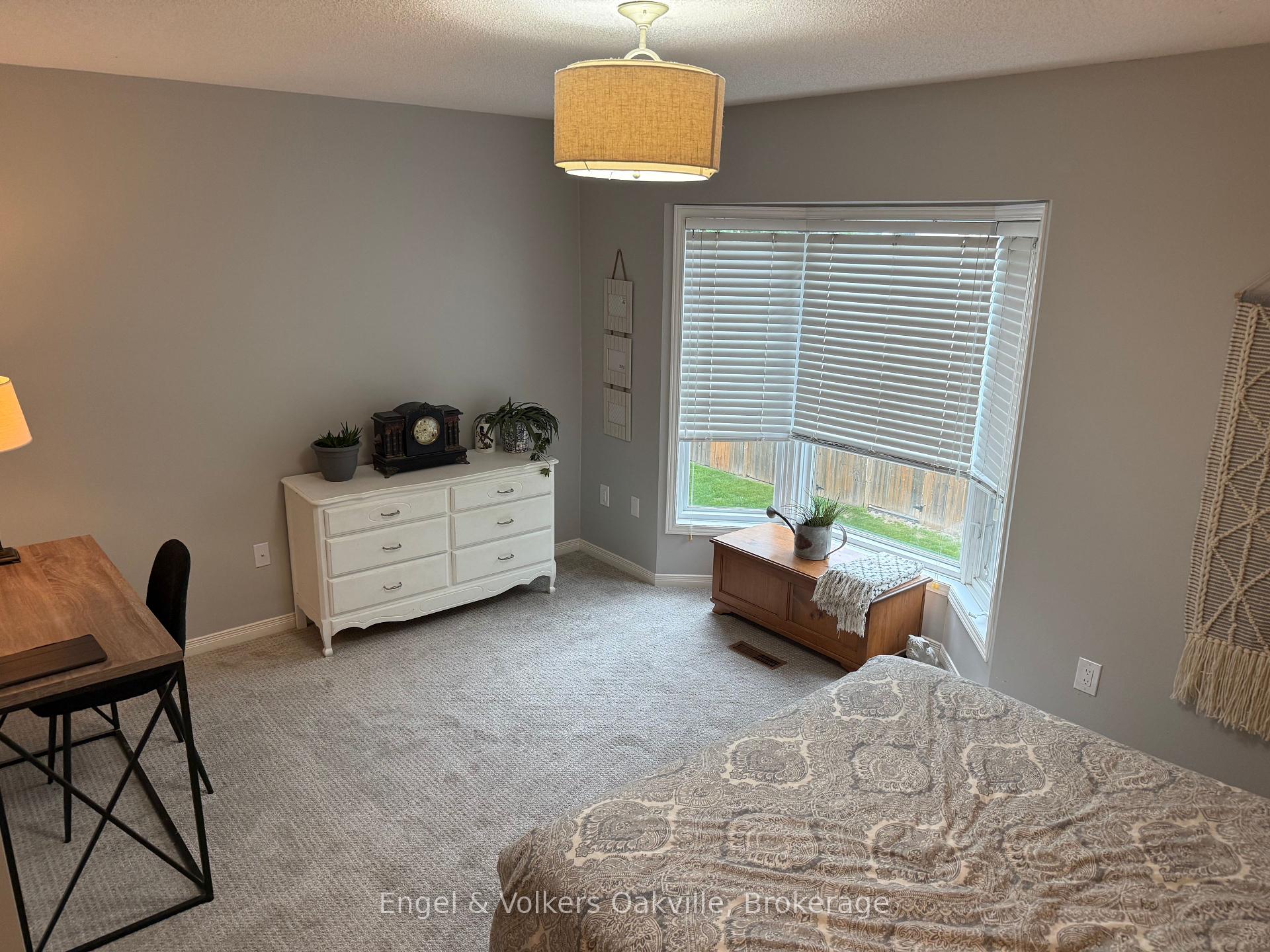 3 Bedrooms Condo at 2015 Cleaver, Burlington For sale