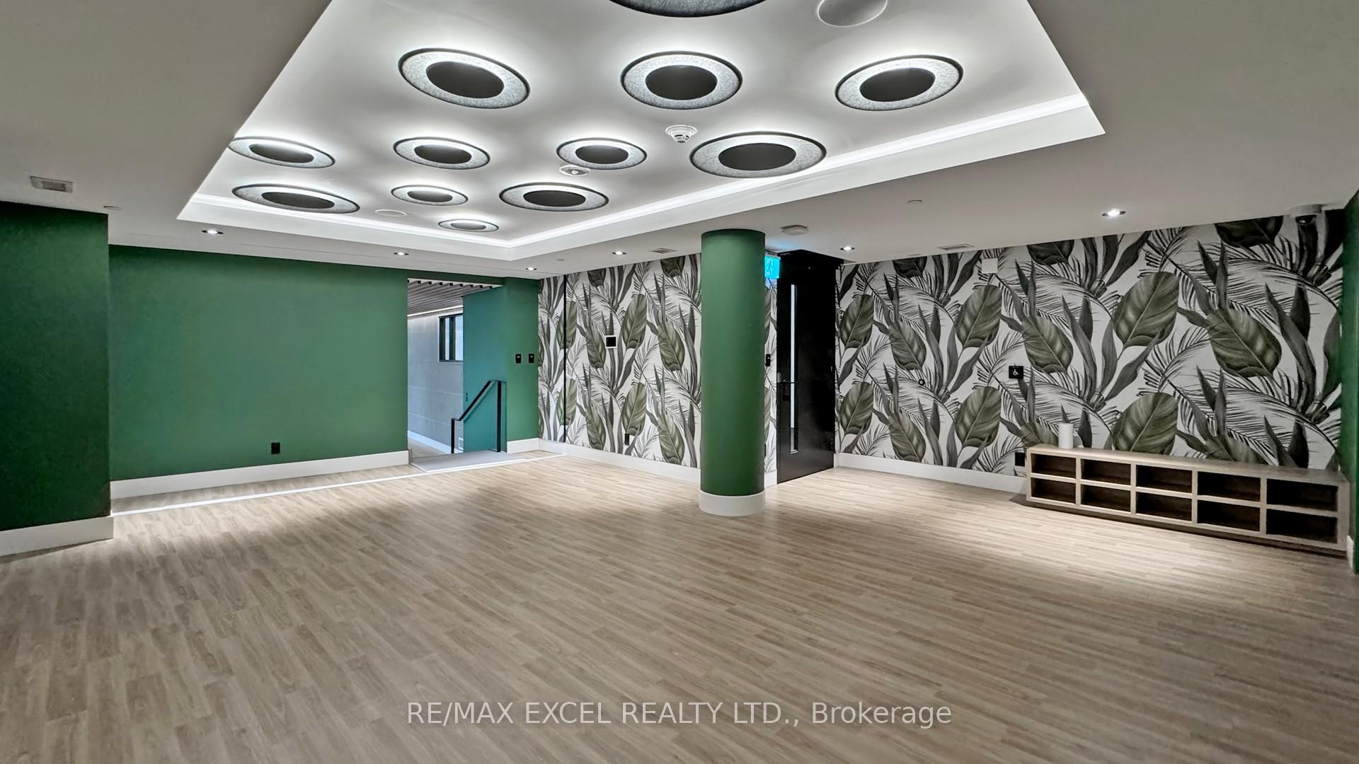 1 Bedroom Condo at 8 Beverley Glen, Vaughan For sale