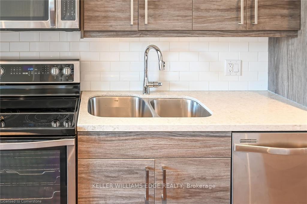 2 Bedrooms Condo at 2 King,  Hamilton For sale