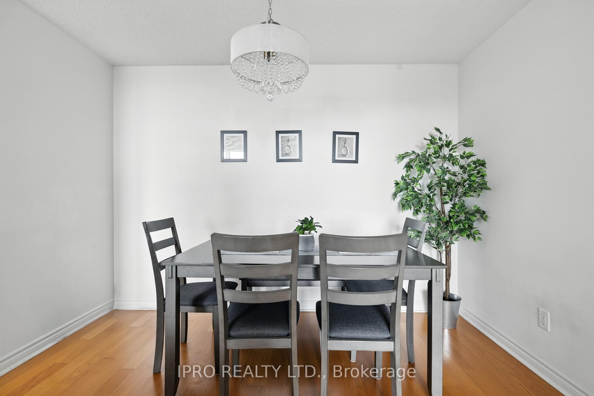 3 Bedrooms Condo at 61 Town Centre, Toronto For sale