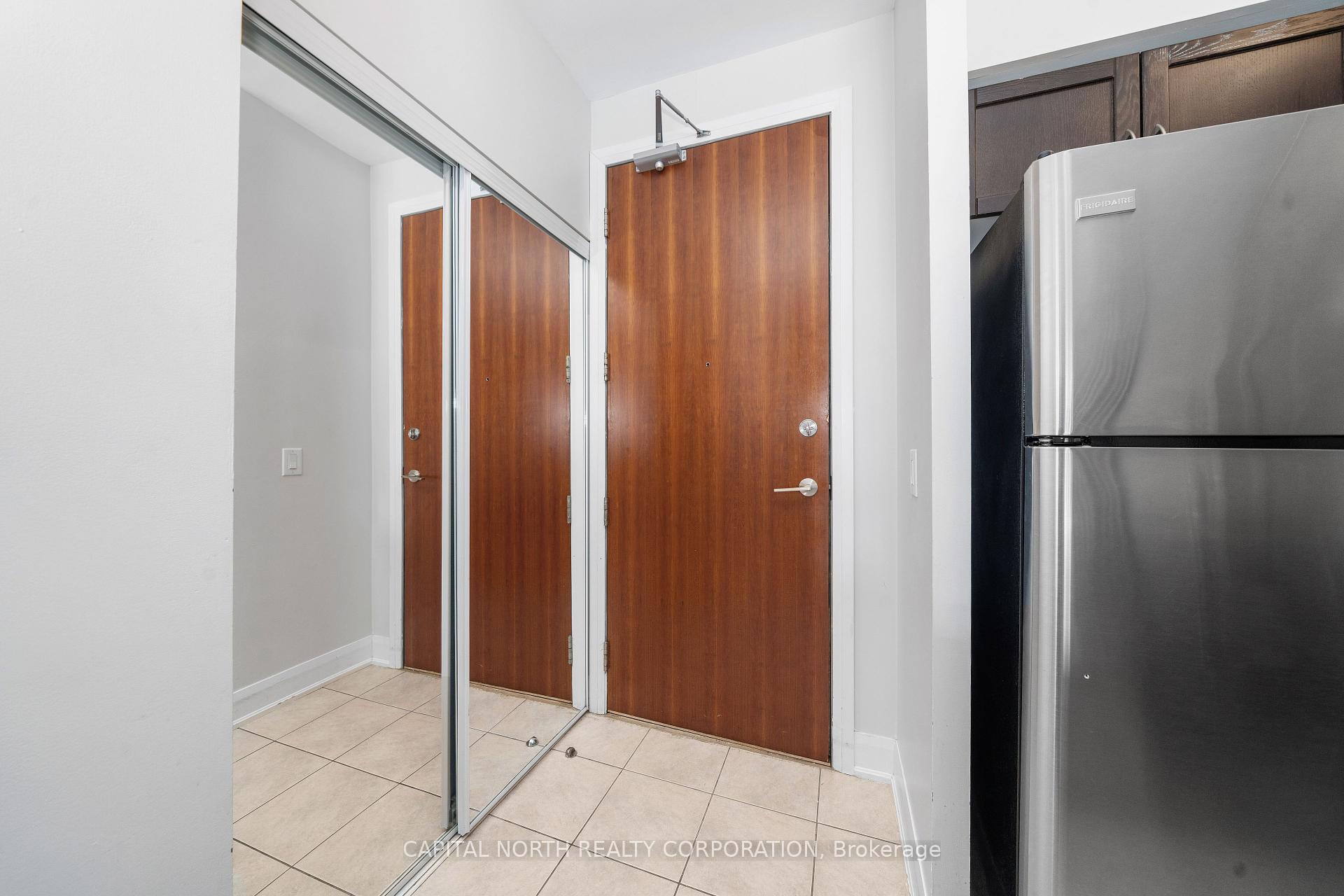 2 Bedrooms Condo at 4700 Highway 7, Vaughan For sale