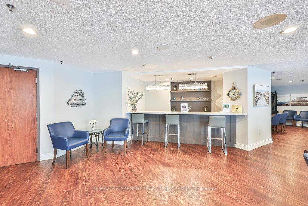 2 Bedrooms Condo at 2511 Lakeshore, Oakville For sale