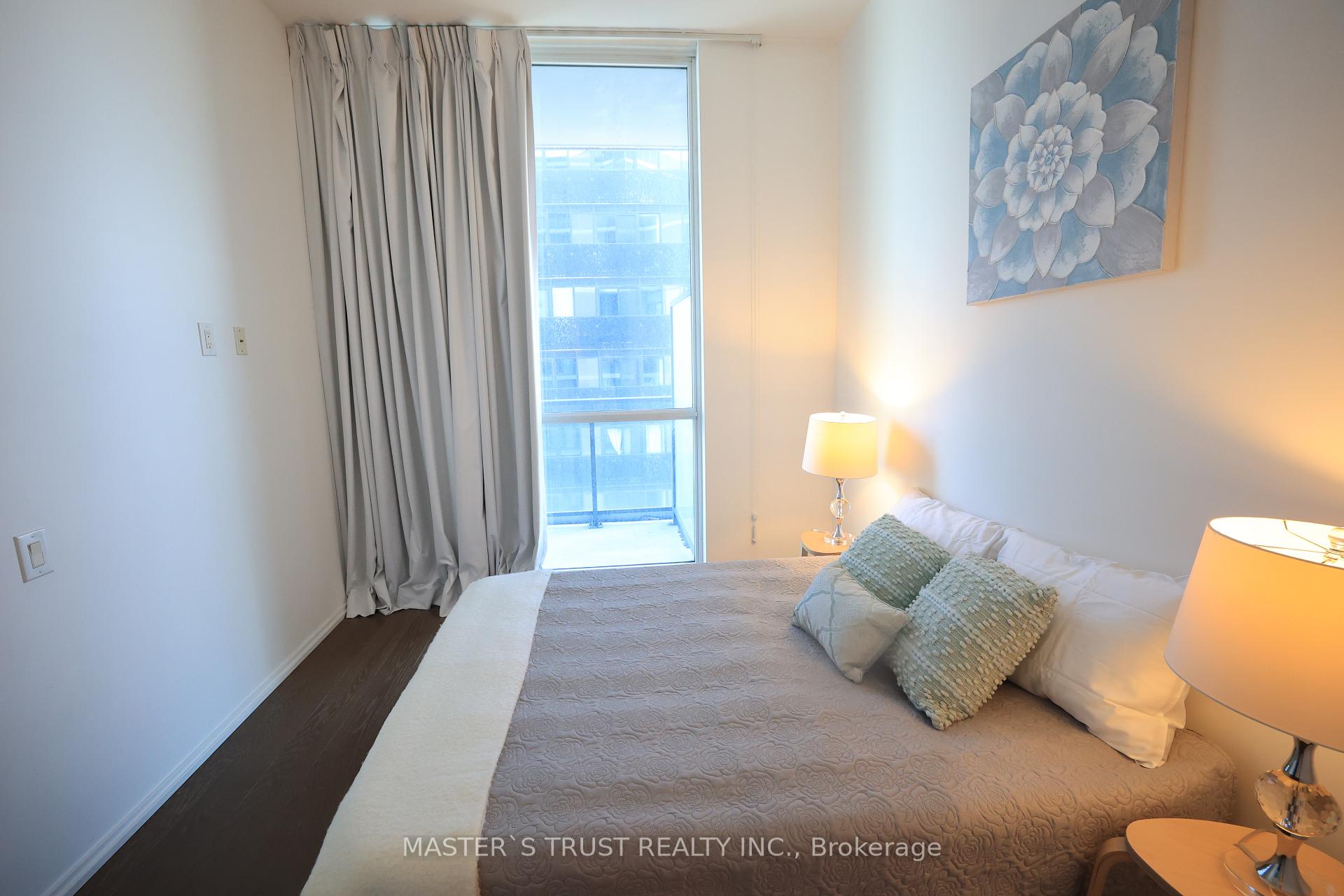 2 Bedrooms Condo at 45 Charles, Toronto For sale