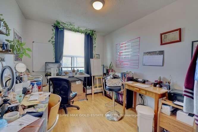 3 Bedrooms Condo at 49 Queen, Mississauga For sale