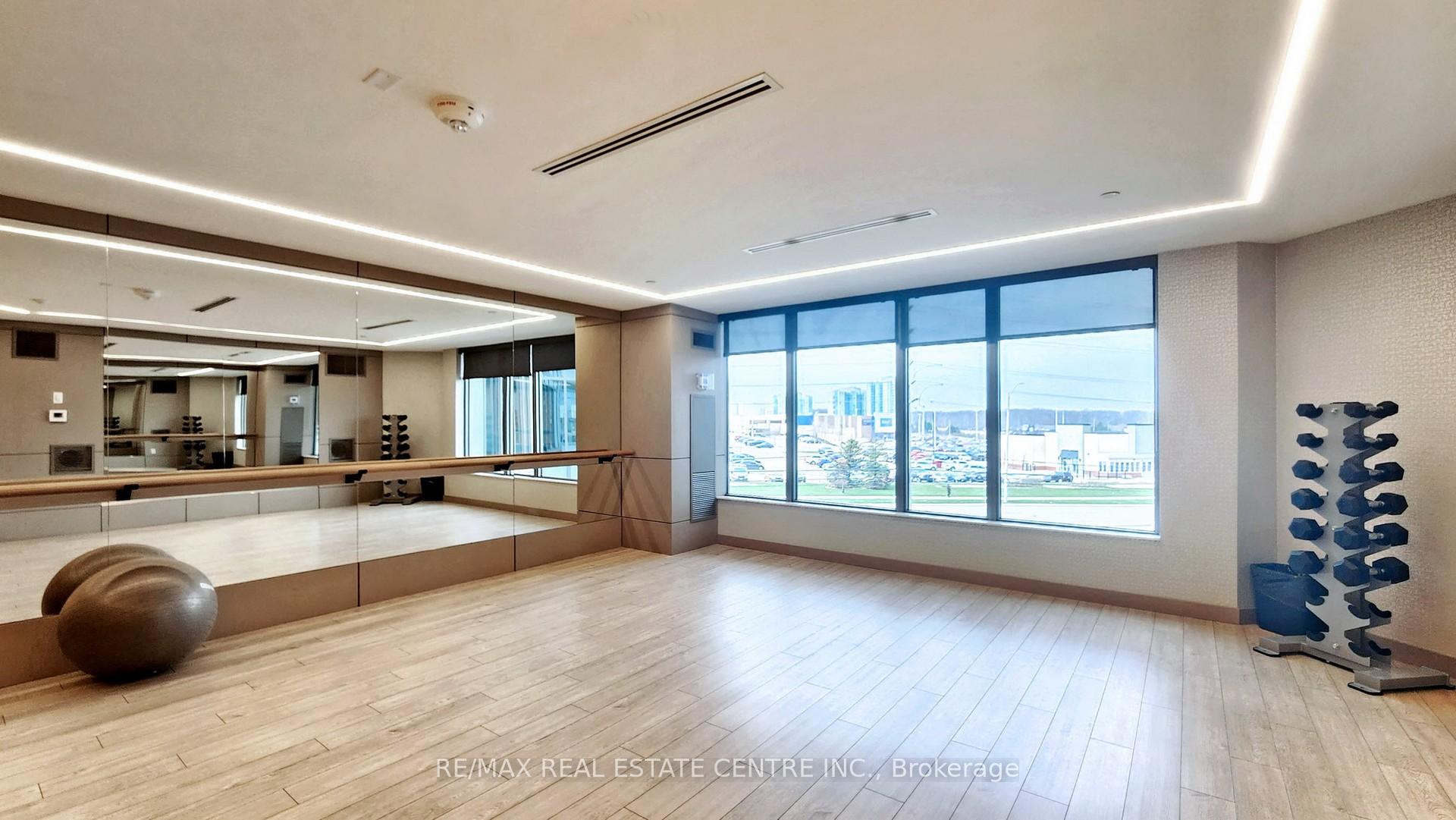 3 Bedrooms Condo at 4655 Metcalfe,  Mississauga For sale