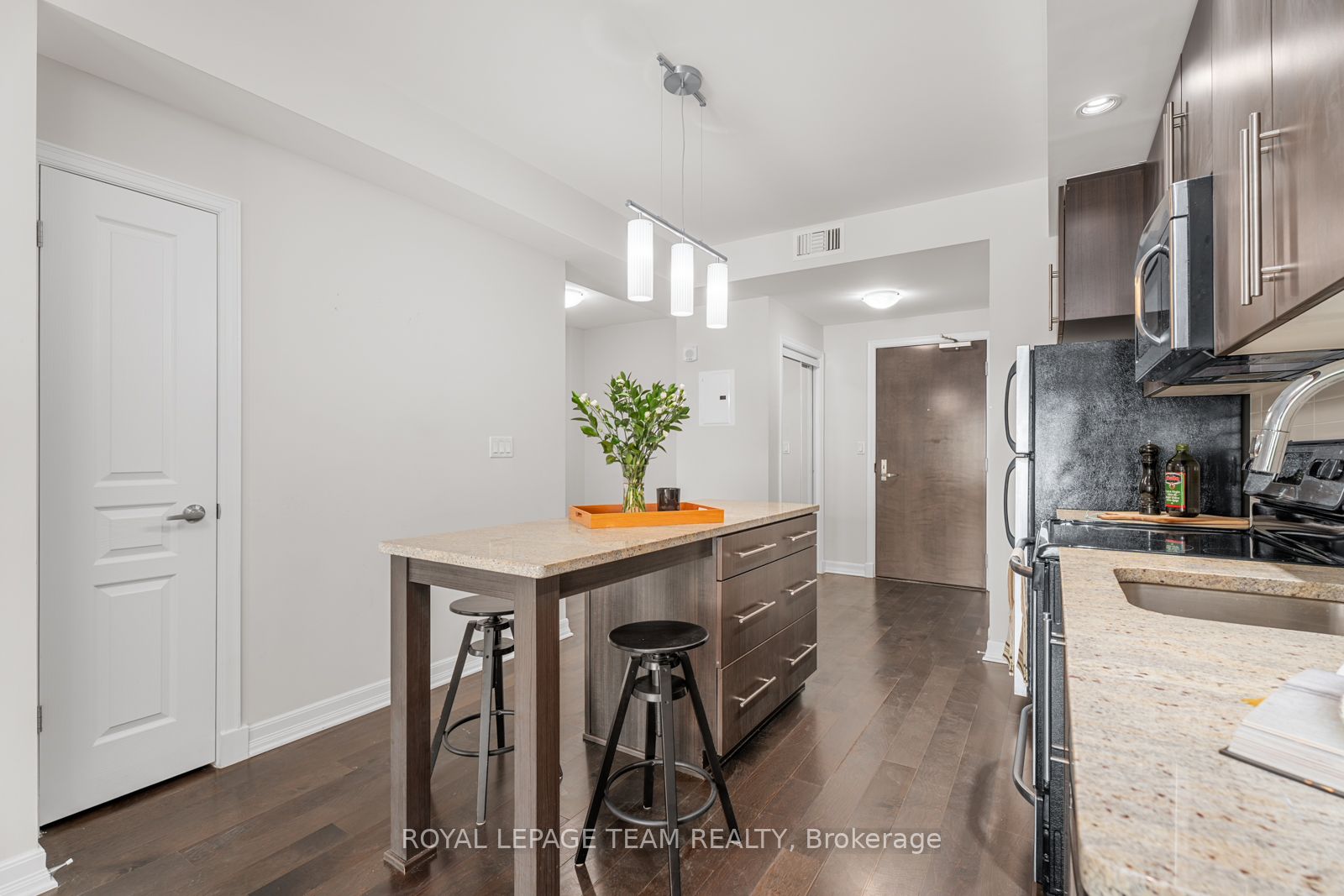 238 Besserer Street, #711