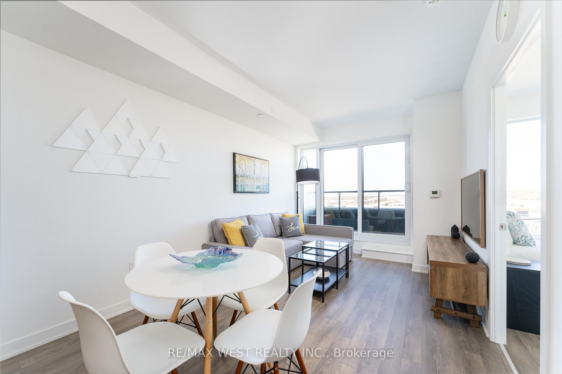 1 Bedroom Condo at 100 Eagle Rock, Vaughan For sale