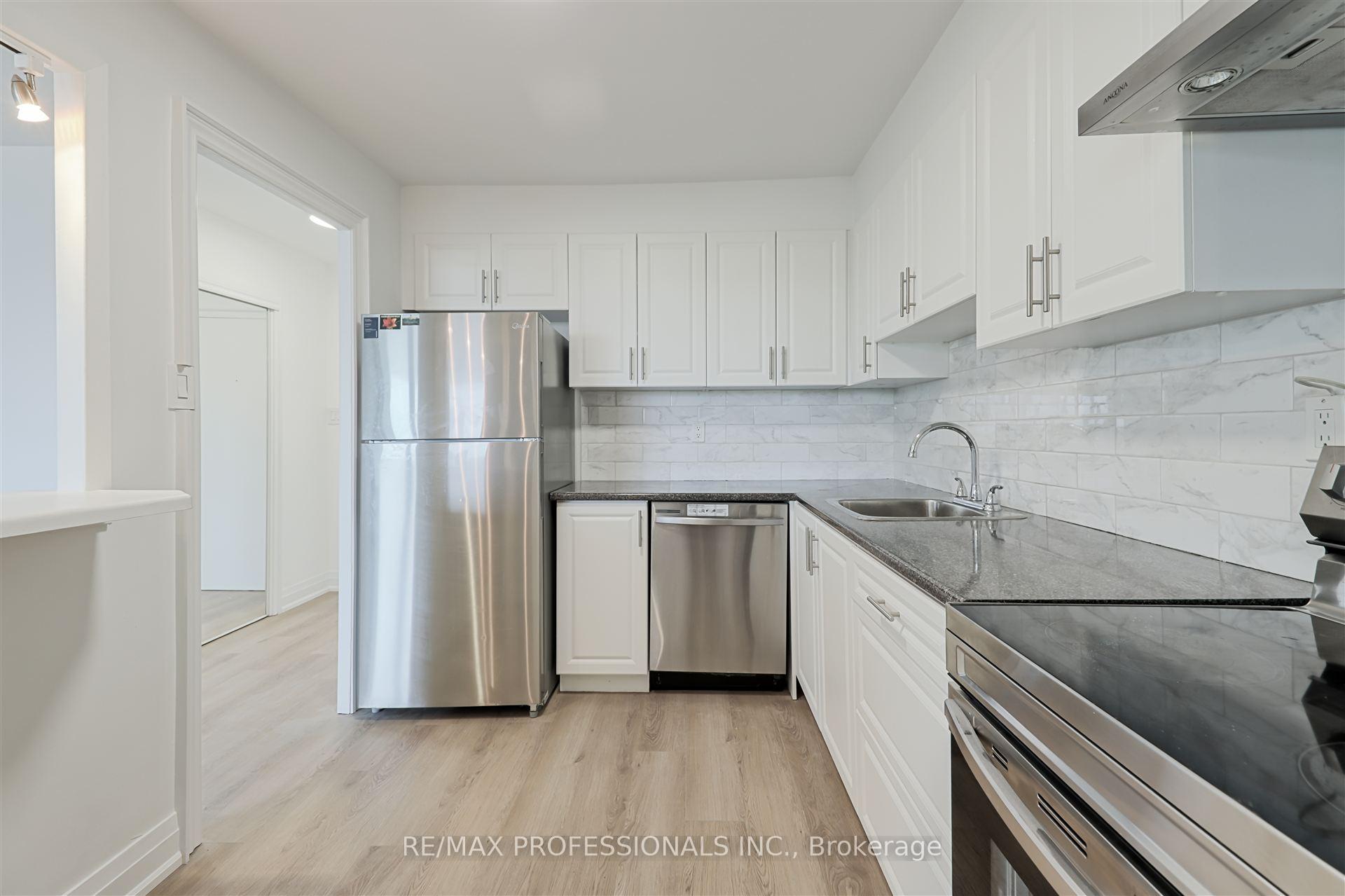 3 Bedrooms Condo at 11 Neilson, Toronto For sale