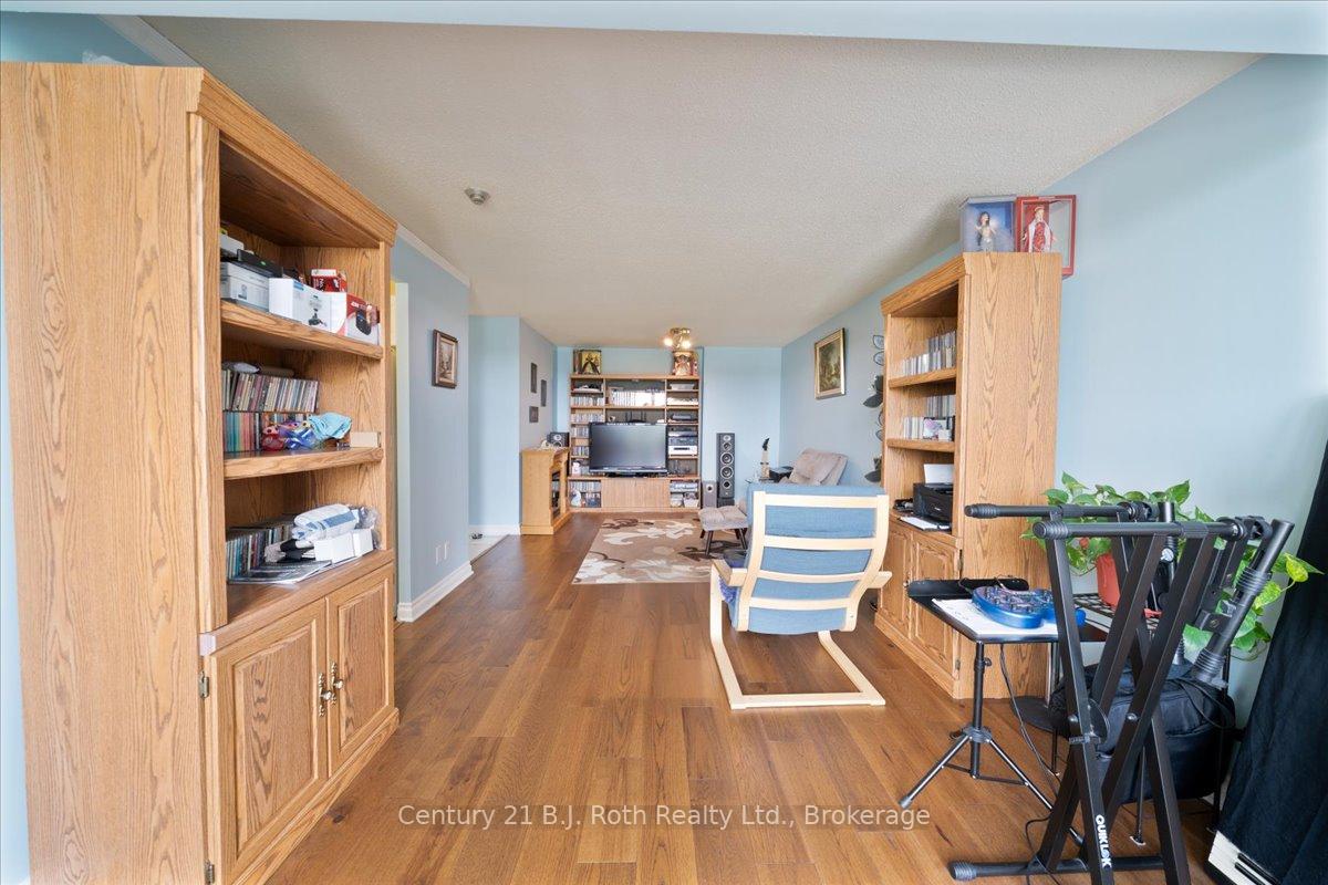 1 Bedroom Condo at 41 MARKBROOK, Toronto For sale