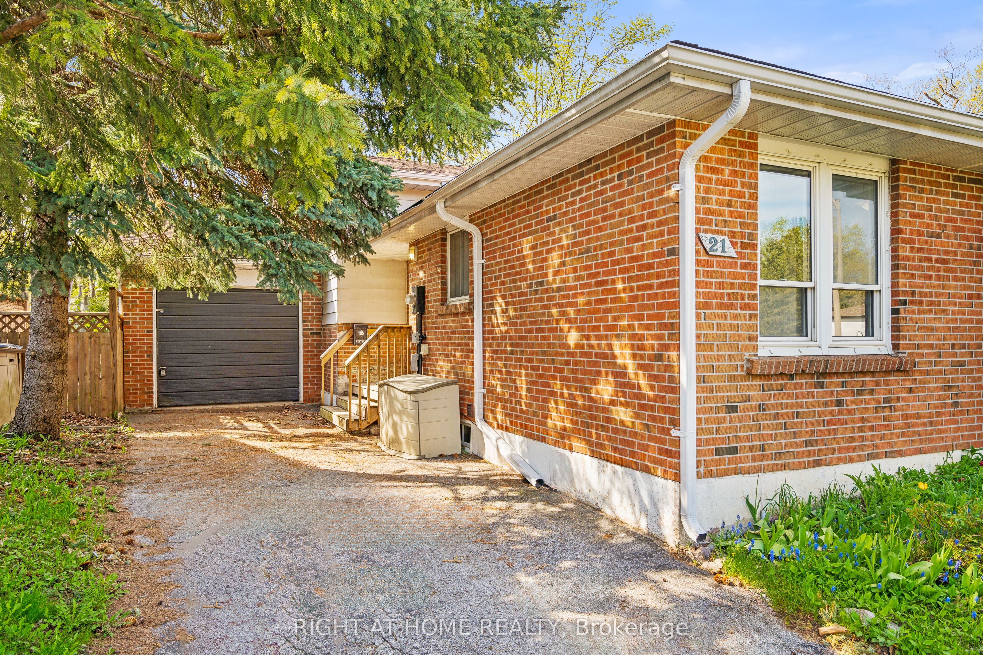 21 Ashdale Court