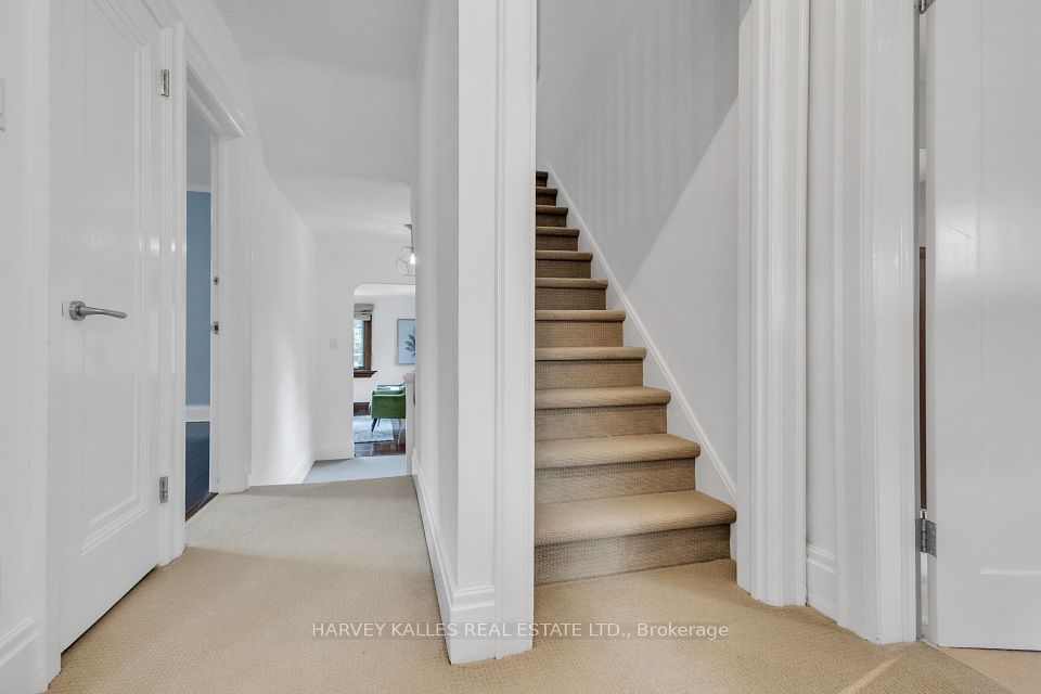 111 Strathallan Boulevard