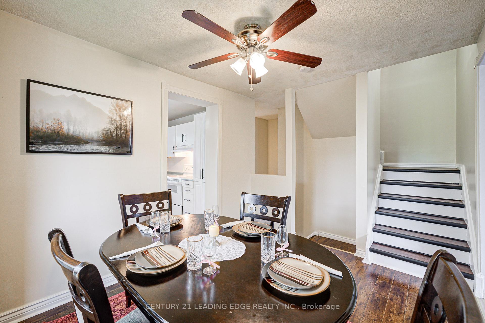5 Bedrooms Condo at 25 Collinsgrove, Toronto For sale