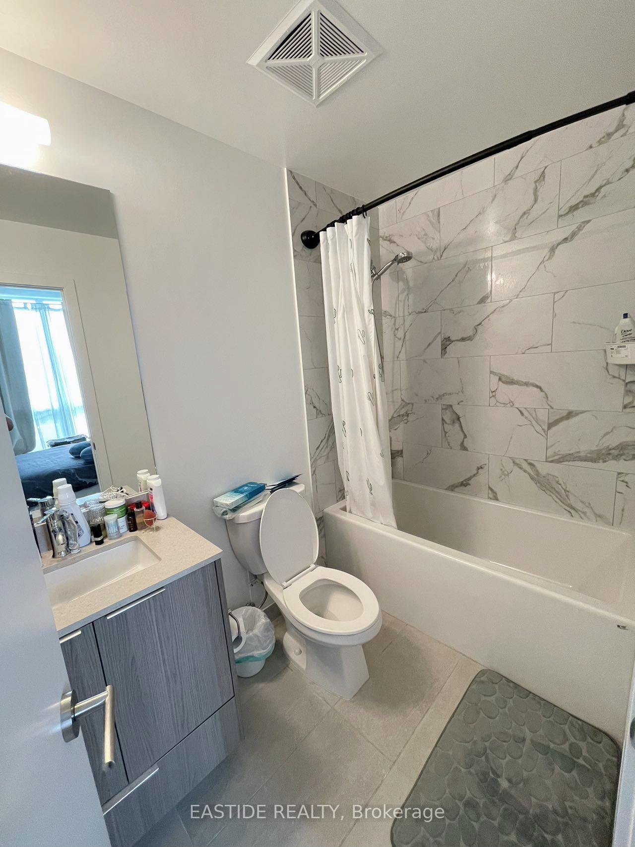 2 Bedrooms Condo at 36 Forest Manor, Toronto For sale