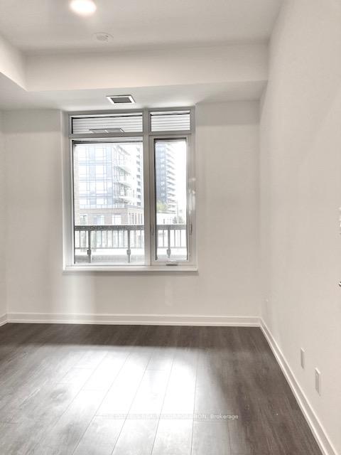 2 Bedrooms Condo at 8 Beverley Glen,  Vaughan For sale