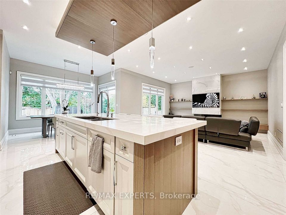 48 Enfield Avenue W