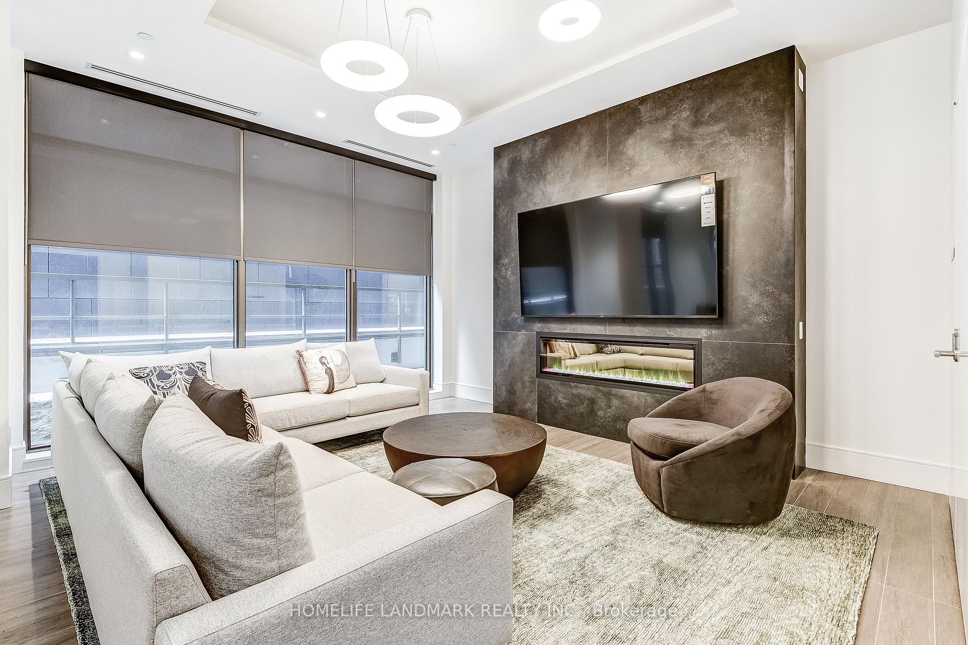 3 Bedrooms Condo at 28 Widmer 3429,  Toronto For sale