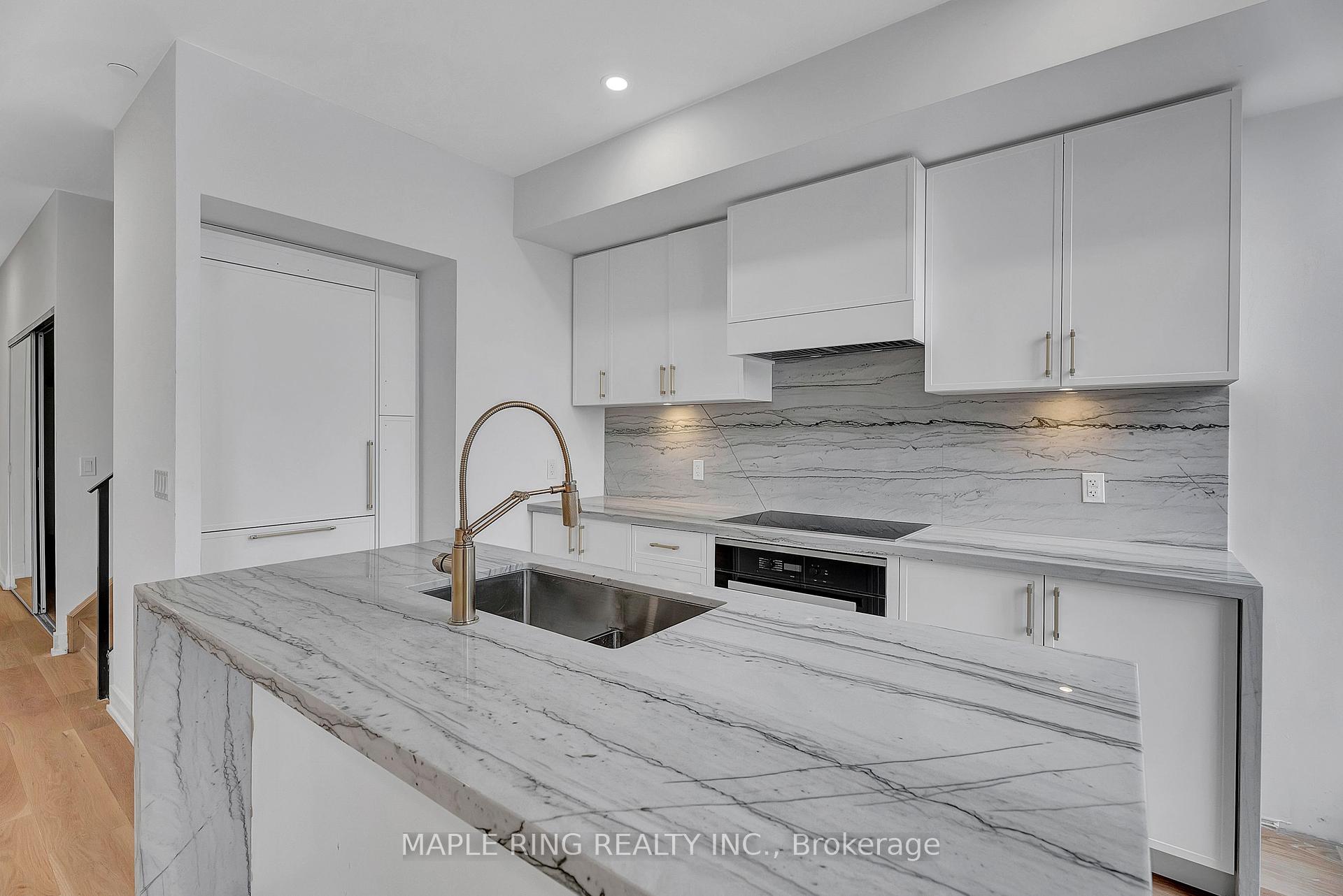 2 Bedrooms Condo at 2485 Taunton,  Oakville For sale