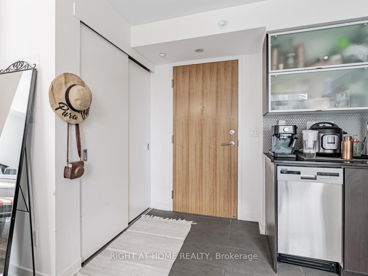 1 Bedroom Condo at 170 Fort York, Toronto For sale