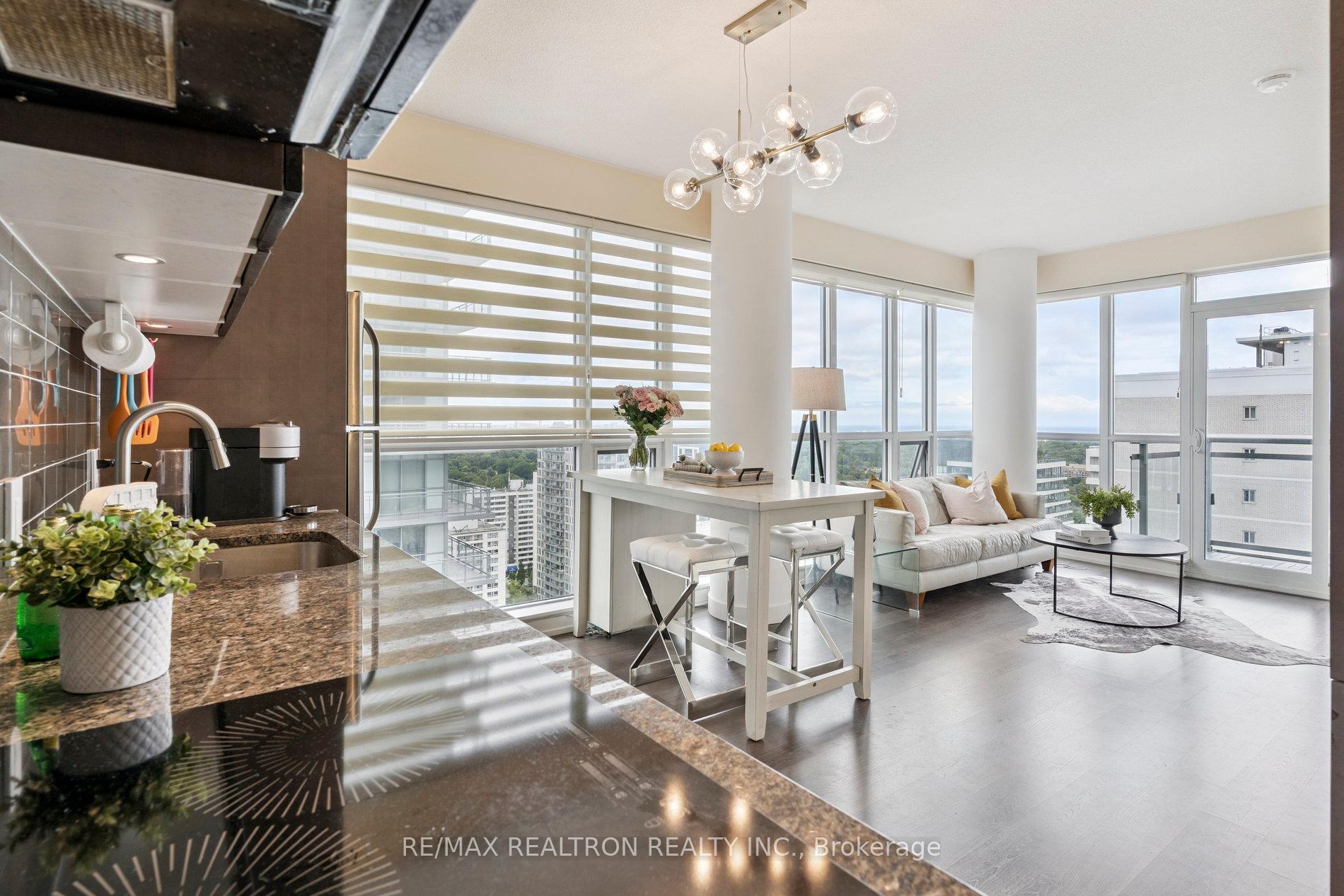 2 Bedrooms Condo at 89 Dunfield, Toronto For sale