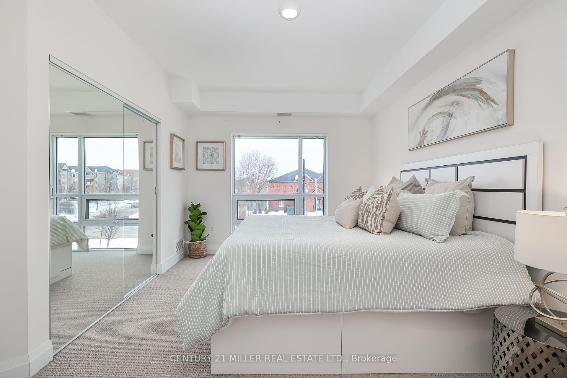 2 Bedrooms Condo at 4040 Upper Middle, Burlington For sale
