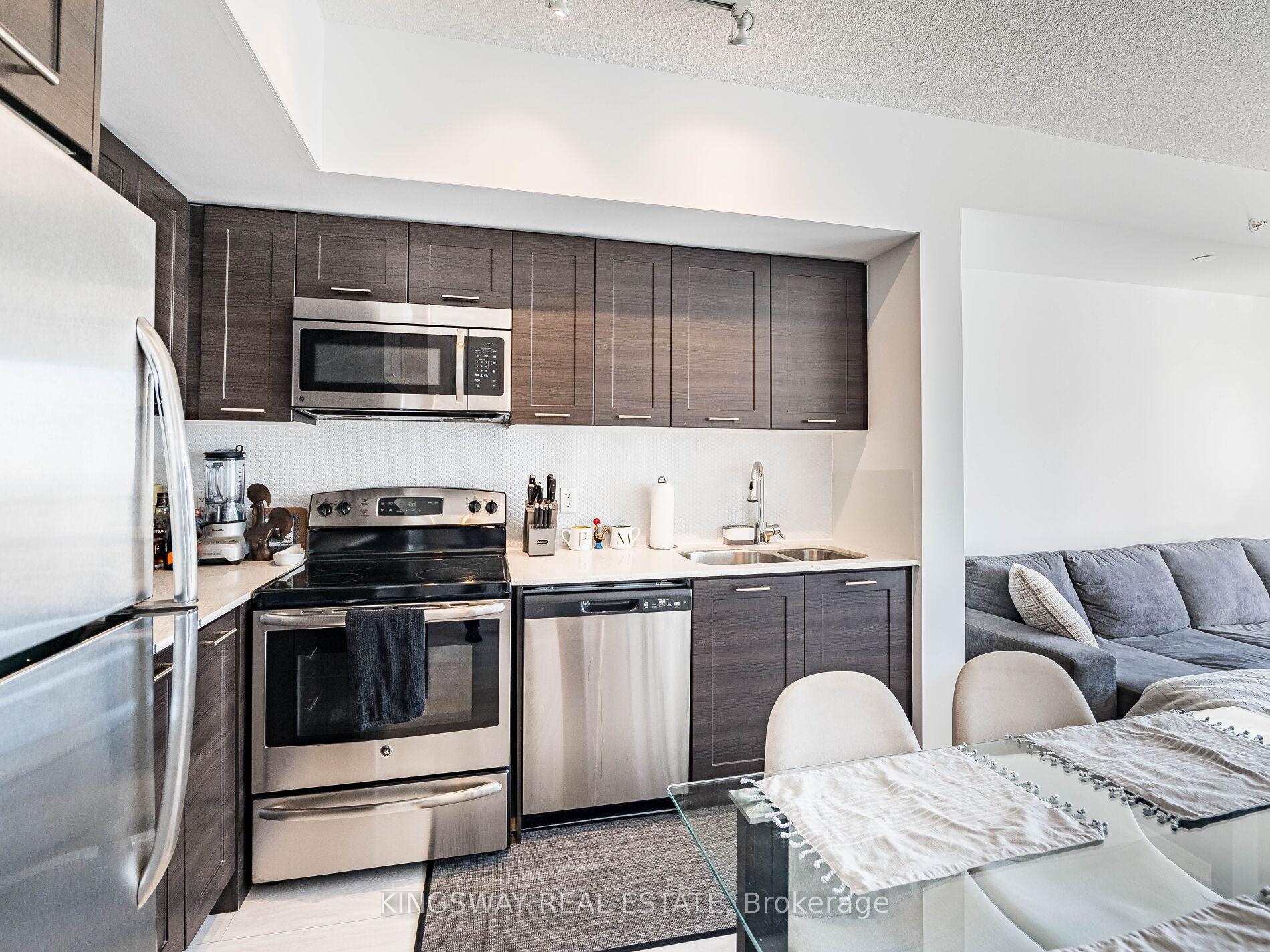 2 Bedrooms Condo at 2200 Lakeshore,  Toronto For sale
