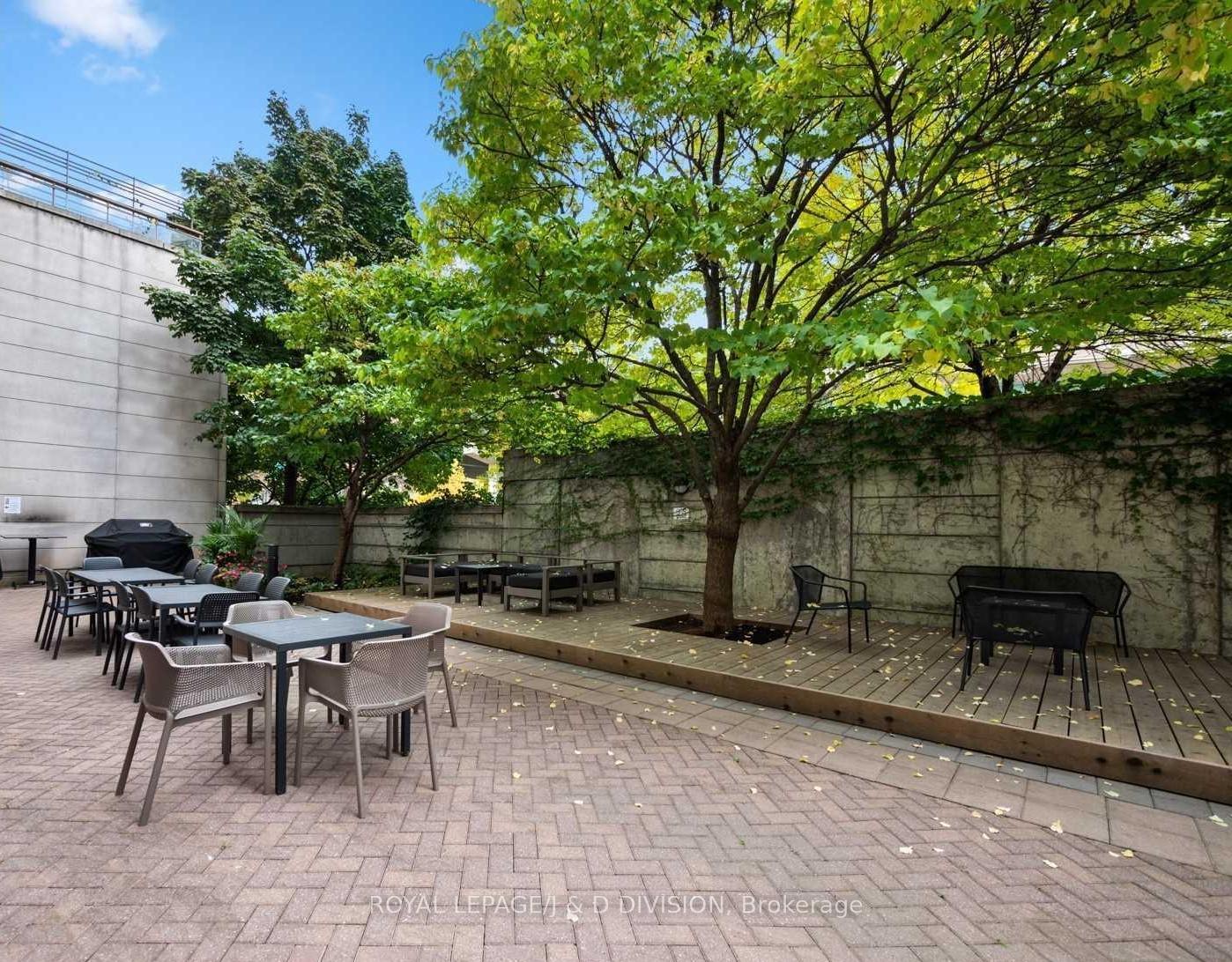 2 Bedrooms Condo at 500 Queens,  Toronto For sale