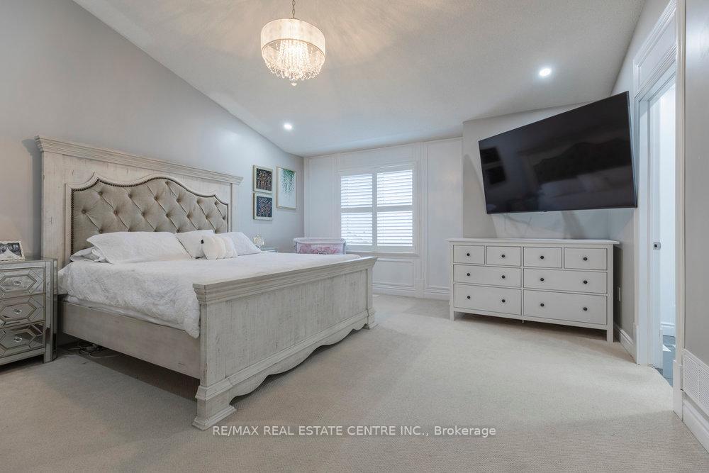 3 Bedrooms Condo at 2774 King,  Hamilton For sale