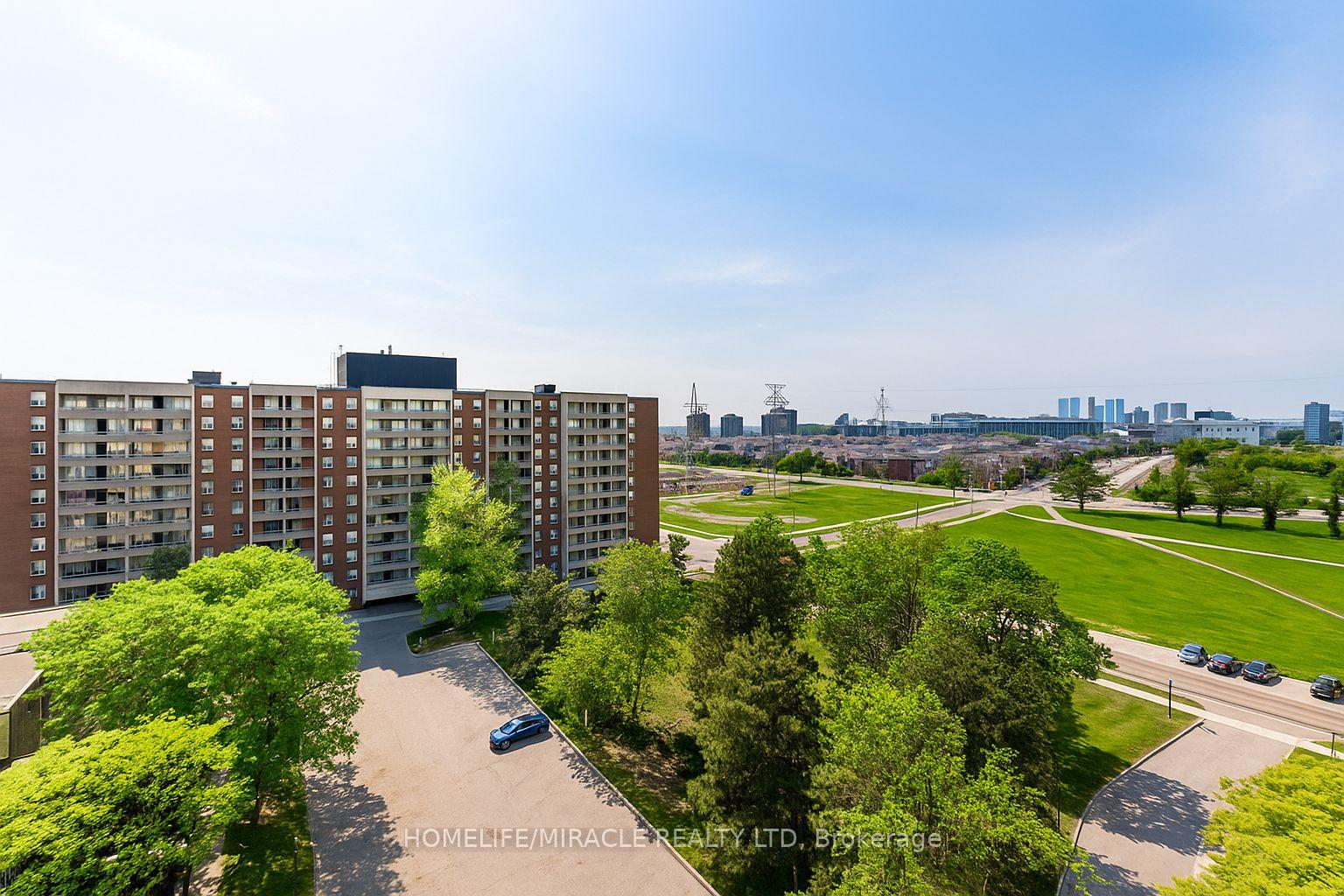 3 Bedrooms Condo at 1 Four Winds, Toronto For sale