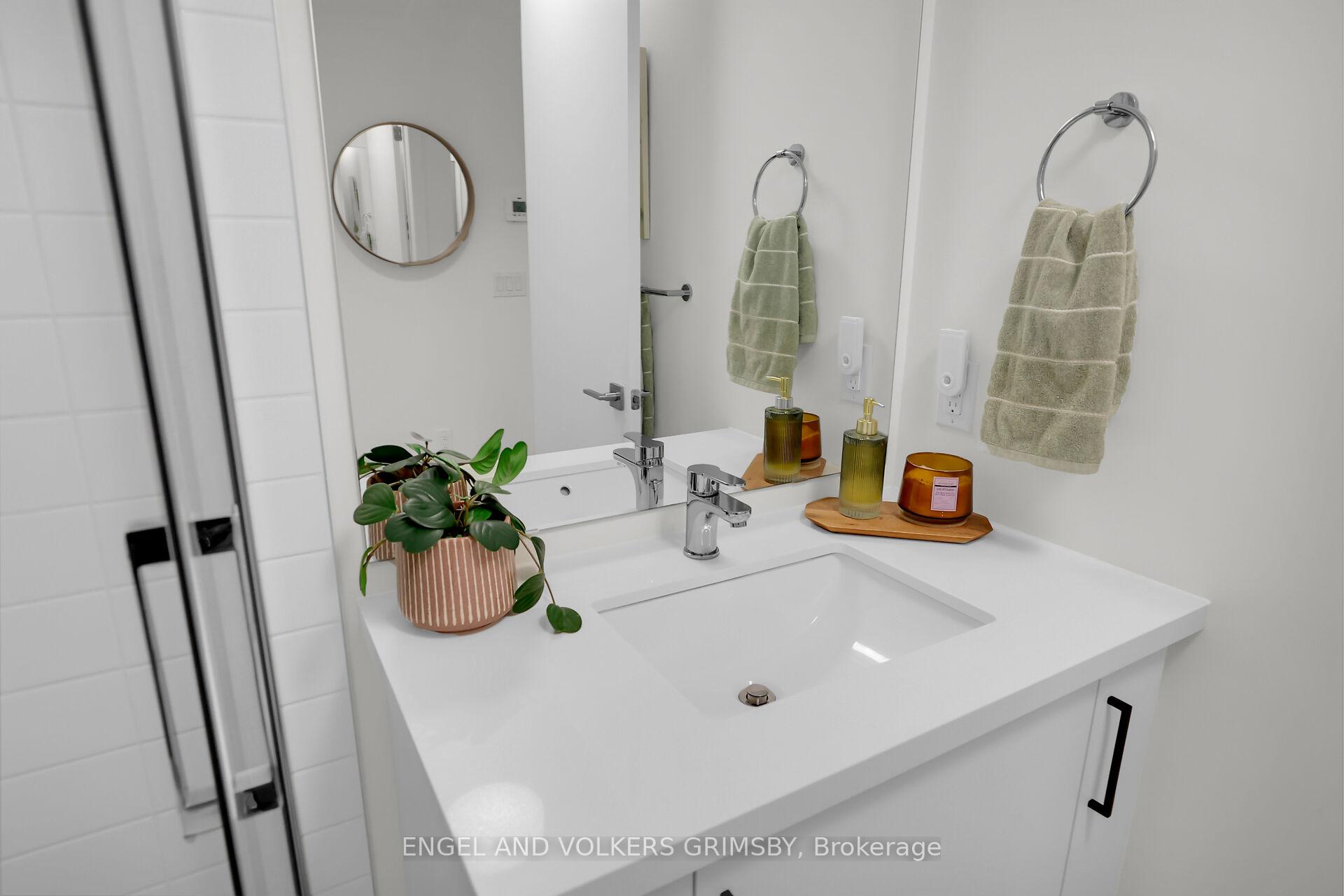 2 Bedrooms Condo at 479 Charlton,  Hamilton For sale