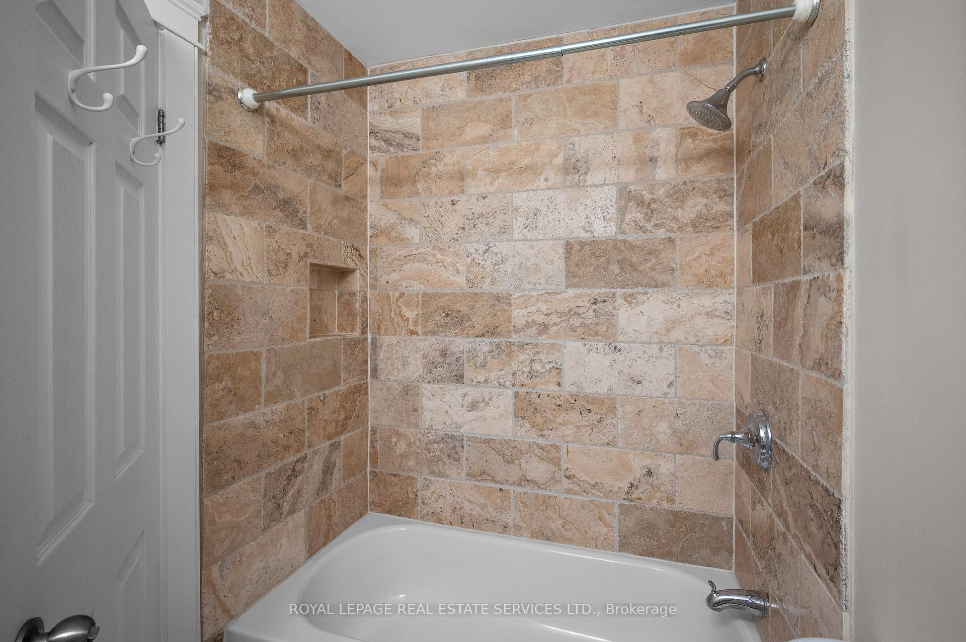 3 Bedrooms Condo at 2098 Marine,  Oakville For sale