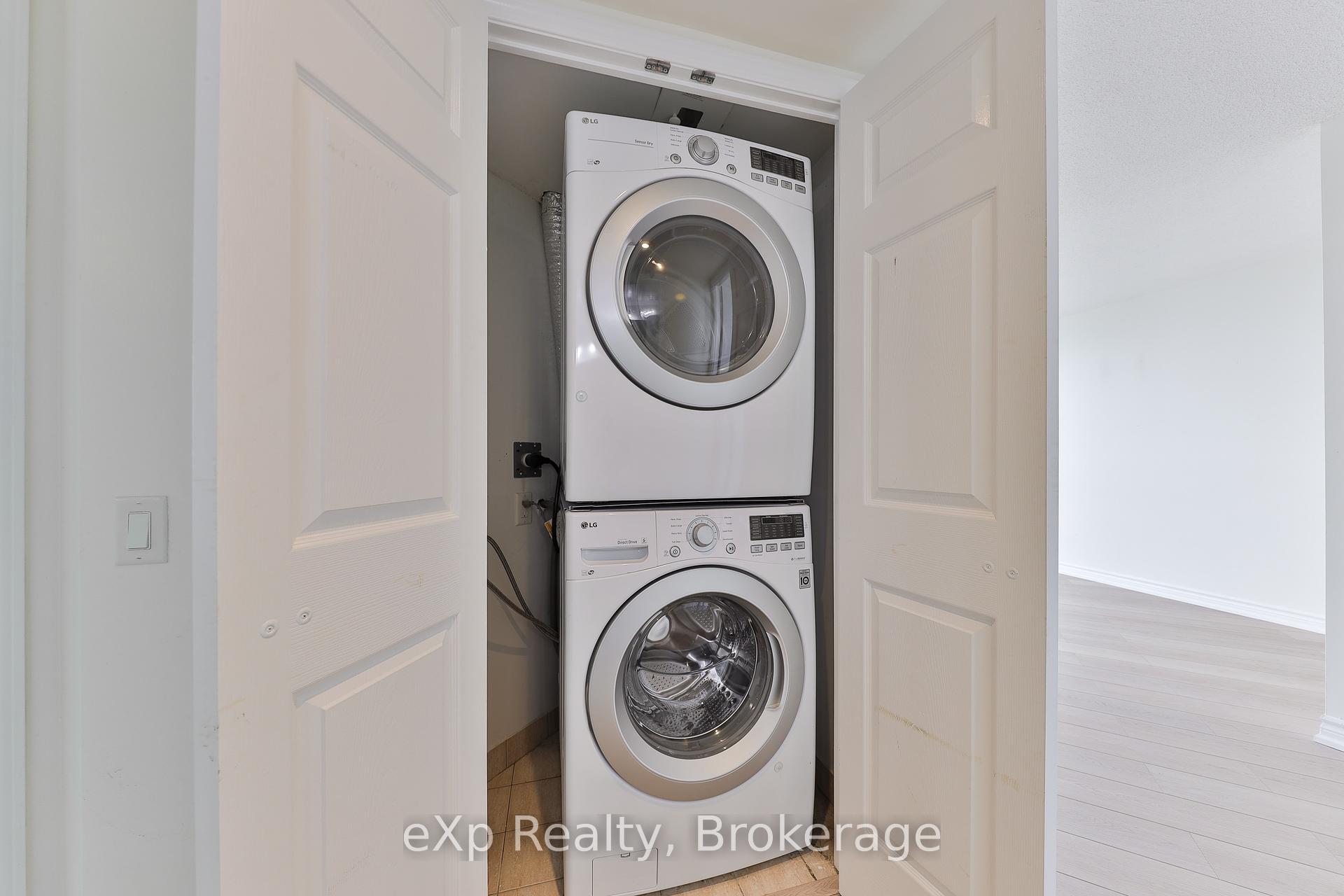 3 Bedrooms Condo at 83 Borough, Toronto For sale