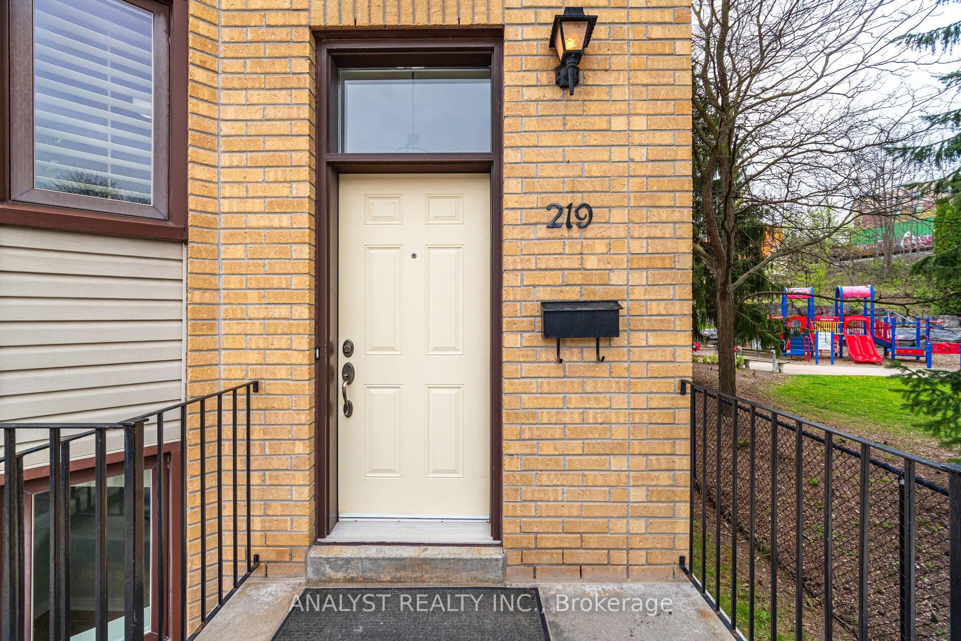 219 Woodbridge Avenue, #1